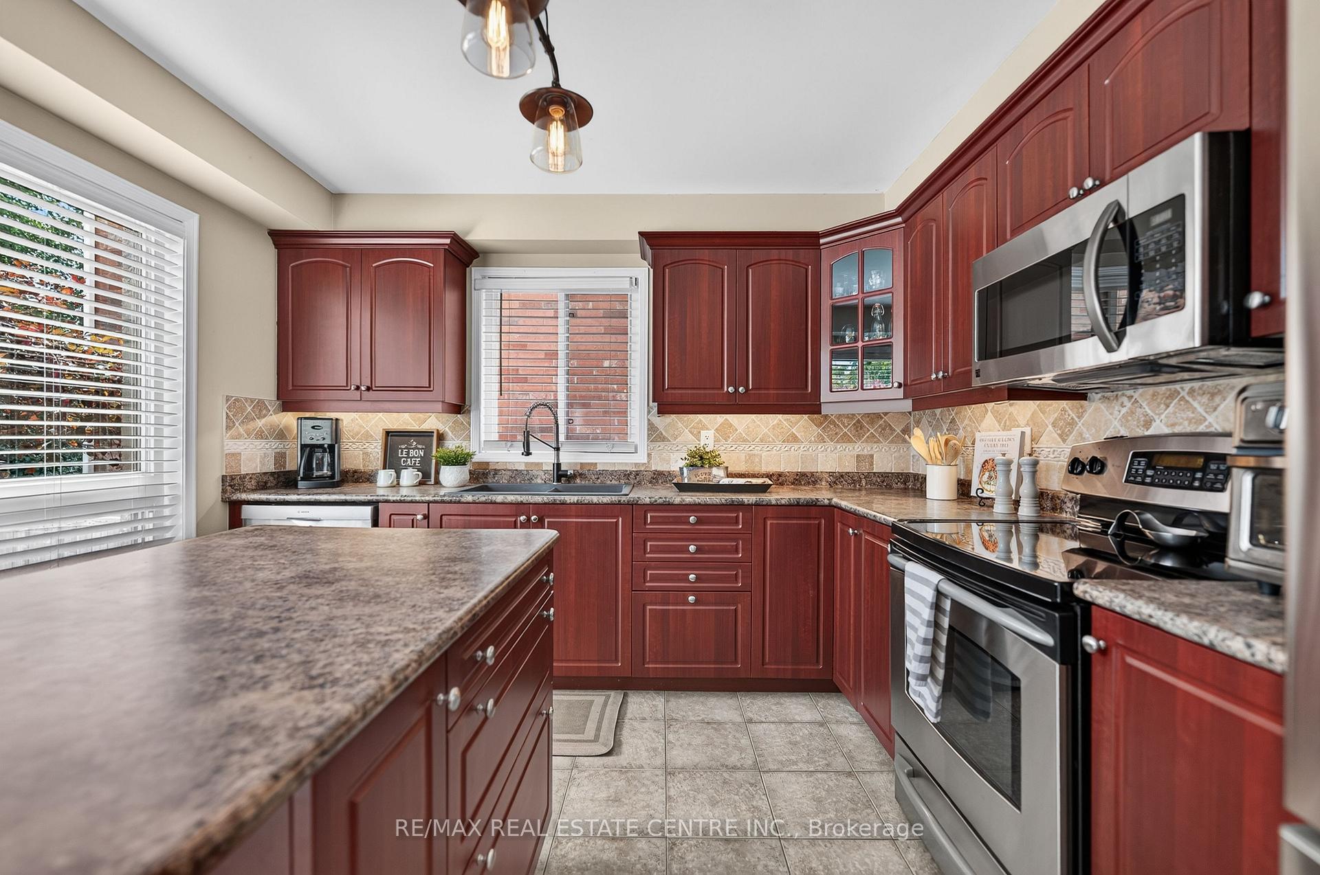 Photo 19 of 72 Swift Crescent, Cambridge, Christopher-Champlain — HOMEH