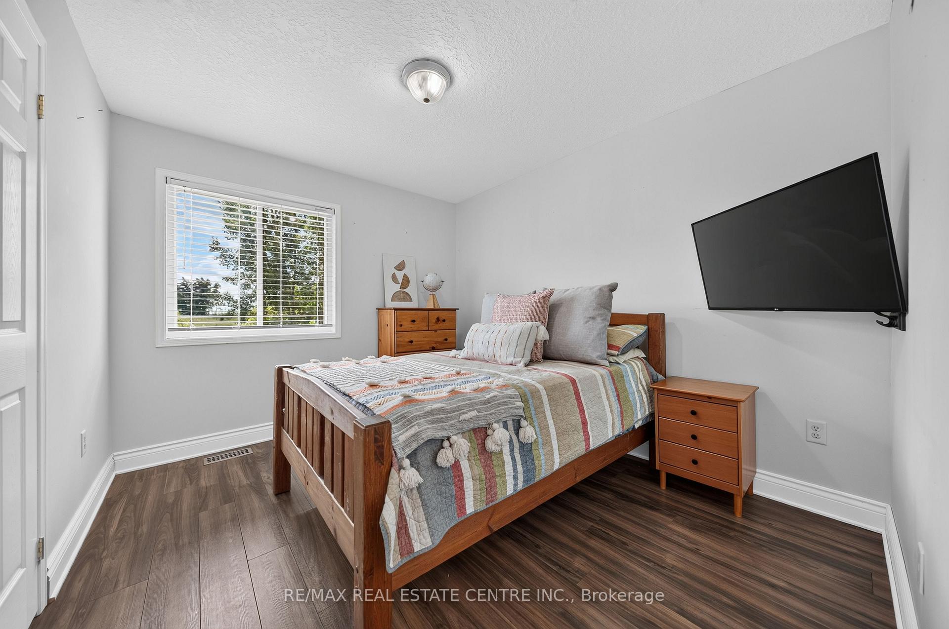 Photo 31 of 72 Swift Crescent, Cambridge, Christopher-Champlain — HOMEH