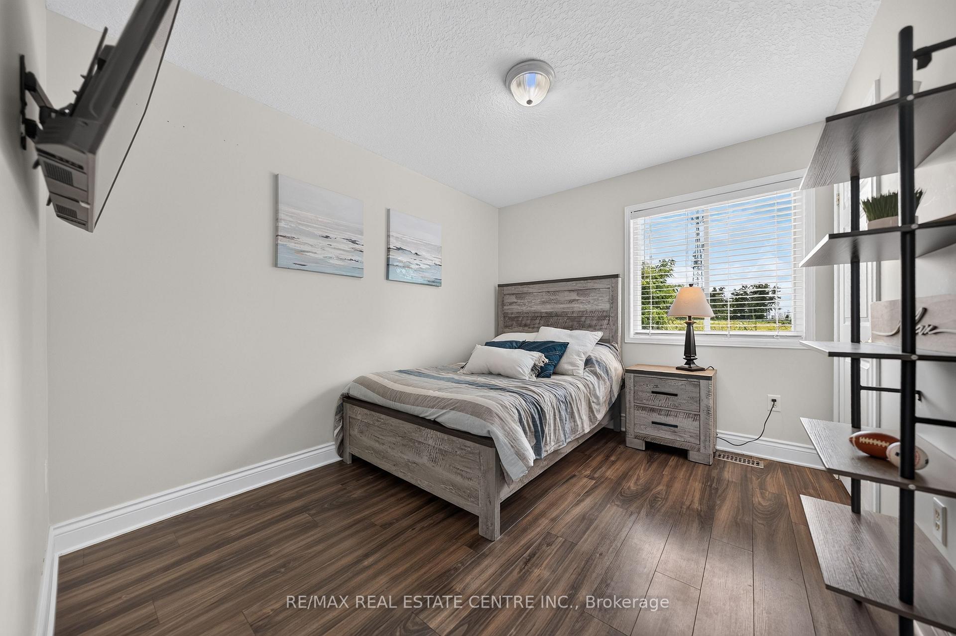 Photo 32 of 72 Swift Crescent, Cambridge, Christopher-Champlain — HOMEH
