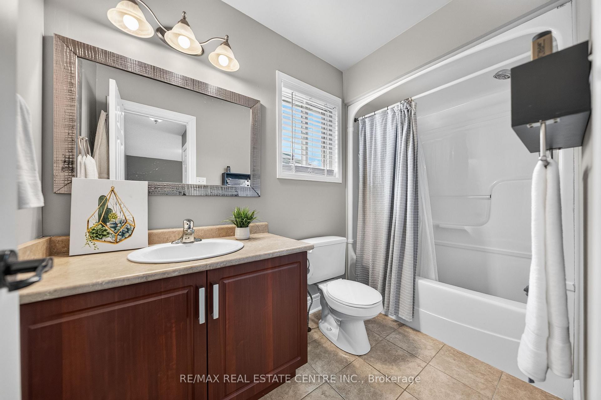 Photo 34 of 72 Swift Crescent, Cambridge, Christopher-Champlain — HOMEH
