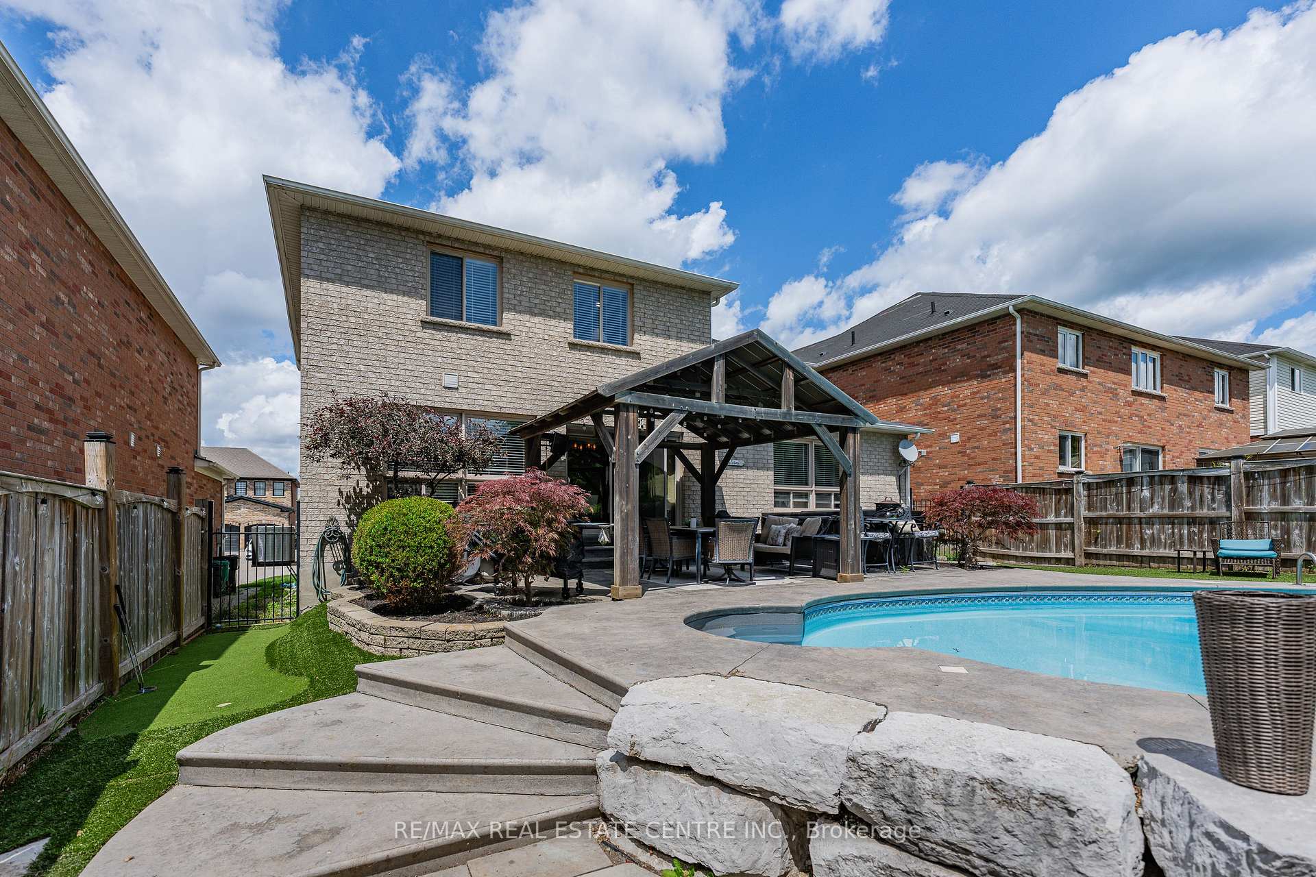 Photo 46 of 72 Swift Crescent, Cambridge, Christopher-Champlain — HOMEH
