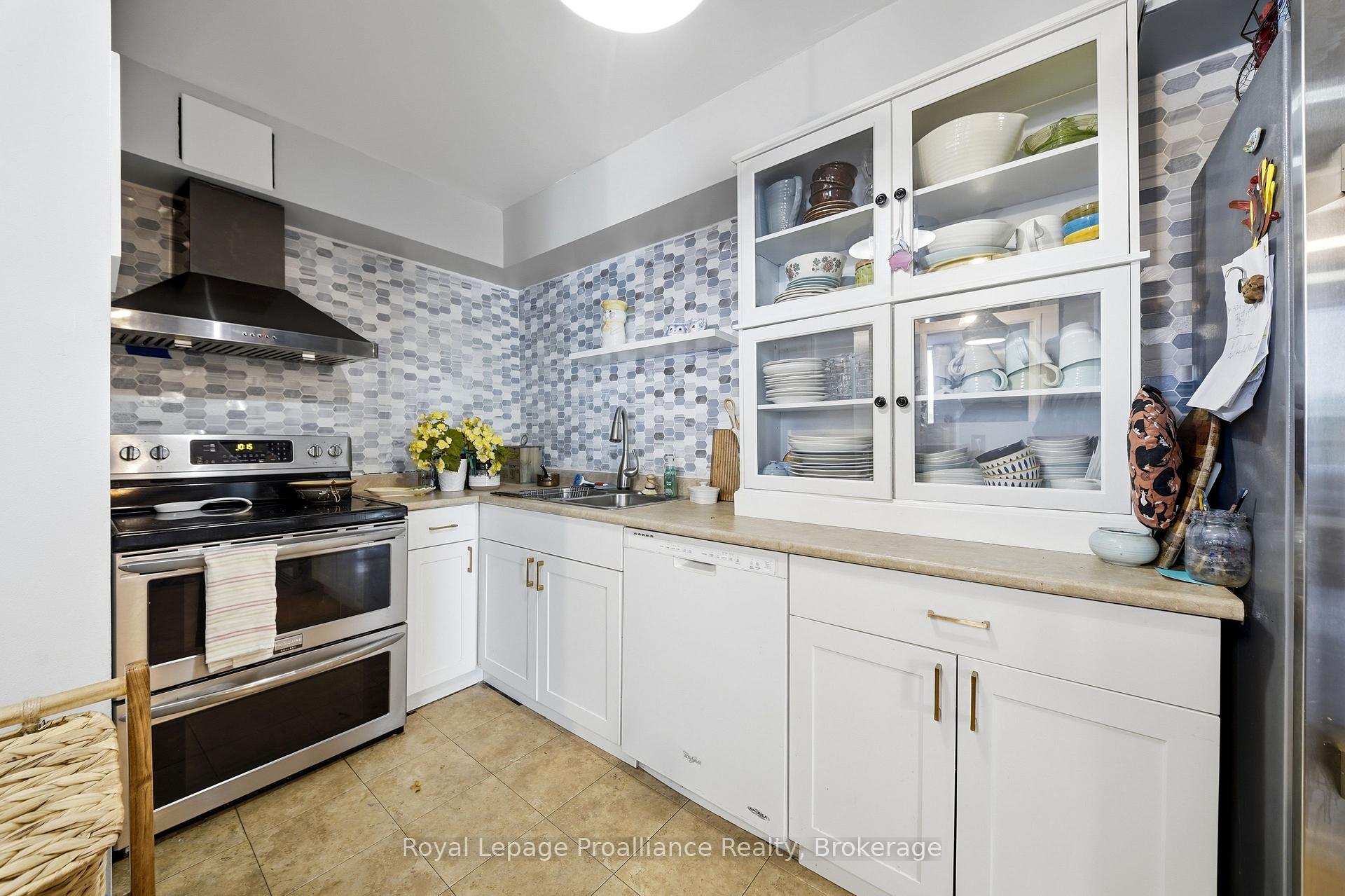 Photo 8 of Unit 401, 344 Front Street, Belleville, Belleville Ward — HOMEH