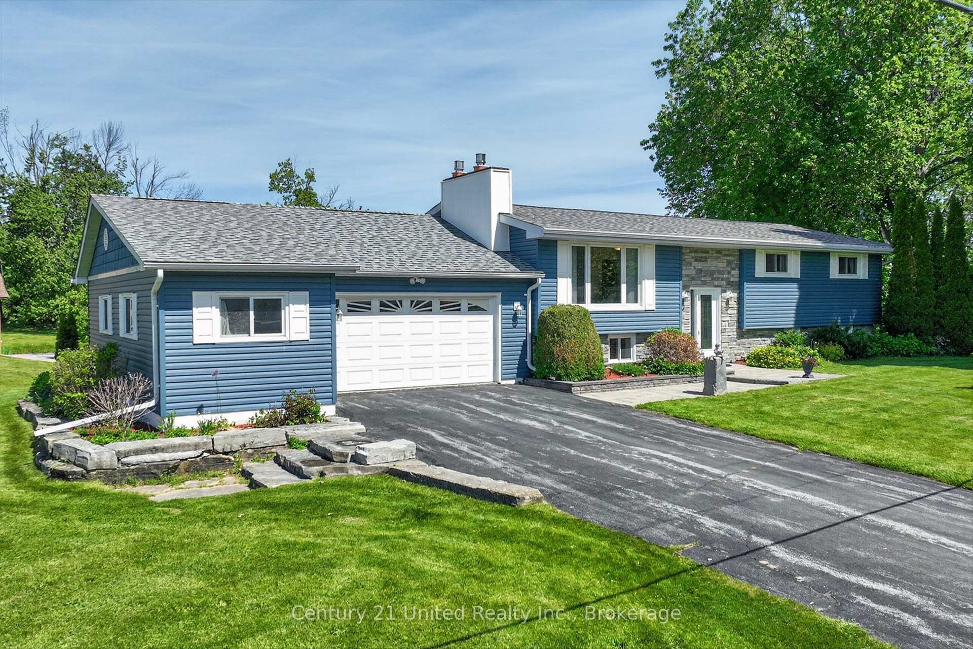 Photo 3 of 1190 Nuforest Drive, Selwyn — HOMEH
