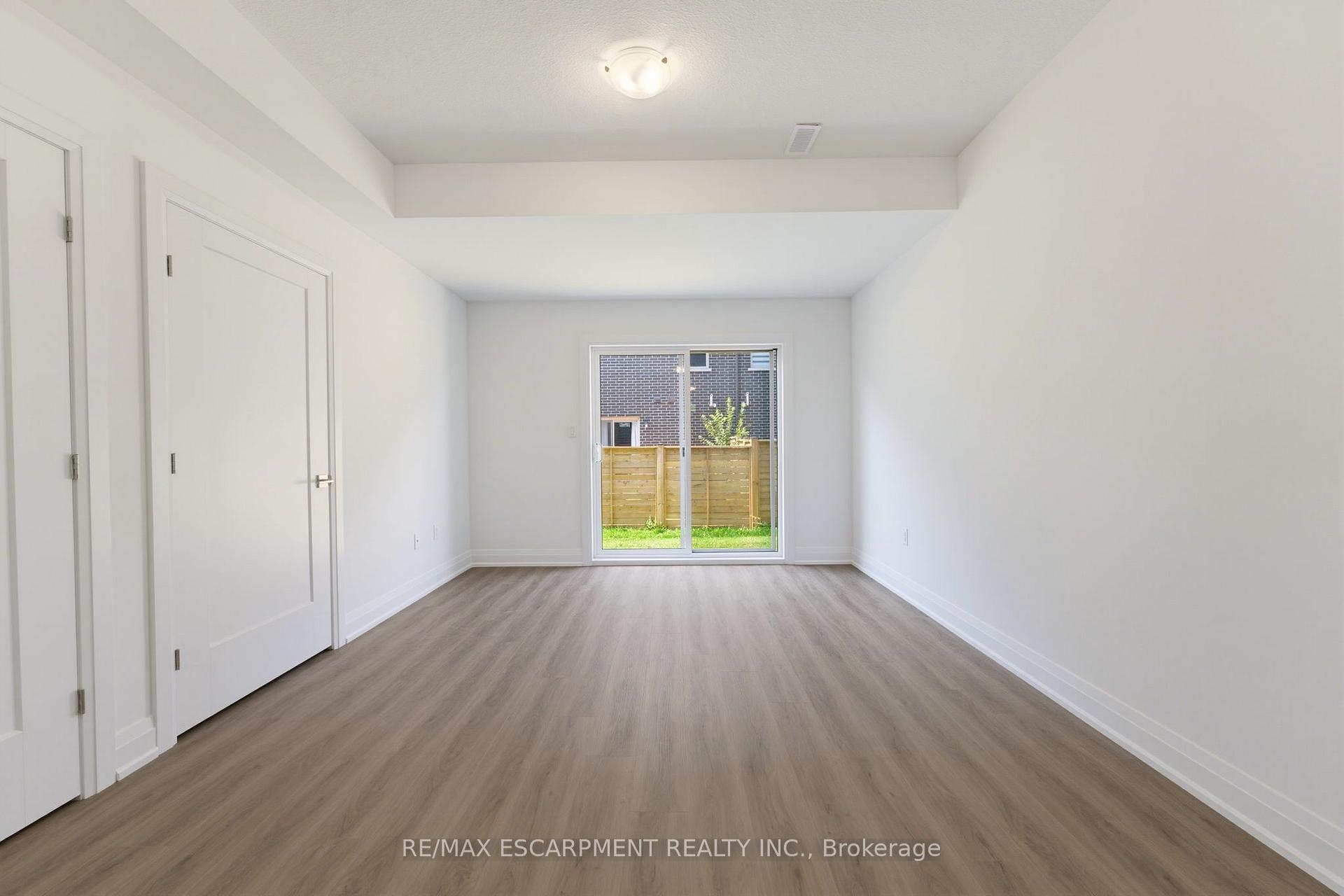 Photo 3 of 10 Clear Valley Lane, Hamilton, Rural Glanbrook — HOMEH