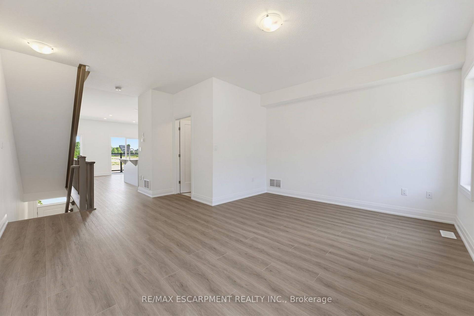 Photo 6 of 10 Clear Valley Lane, Hamilton, Rural Glanbrook — HOMEH