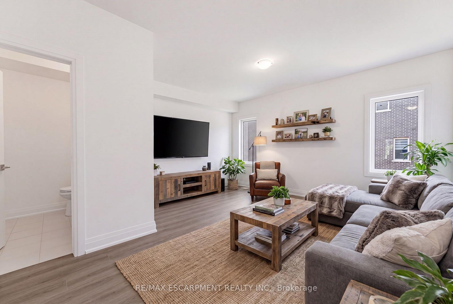 Photo 7 of 10 Clear Valley Lane, Hamilton, Rural Glanbrook — HOMEH