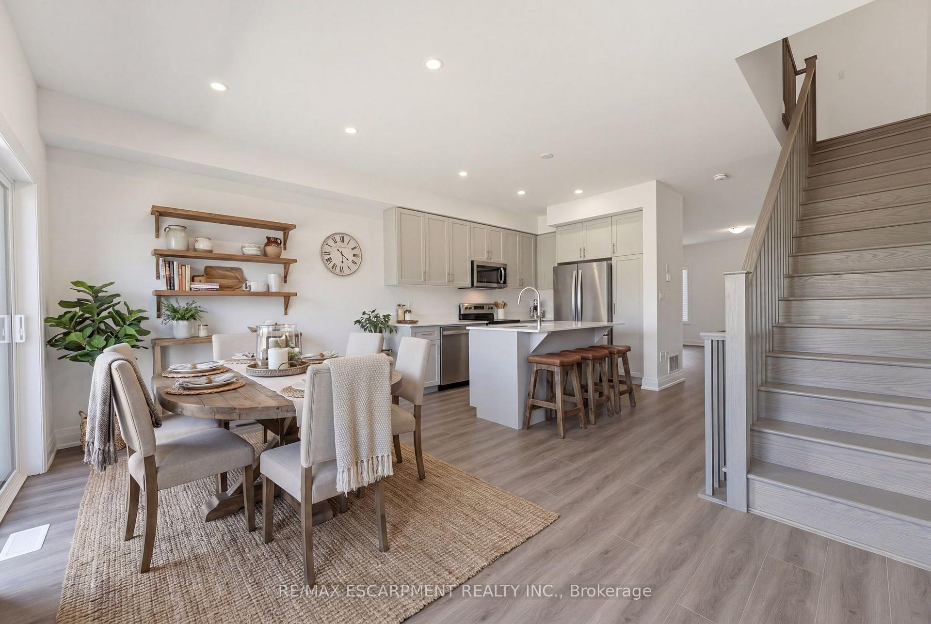 Photo 11 of 10 Clear Valley Lane, Hamilton, Rural Glanbrook — HOMEH