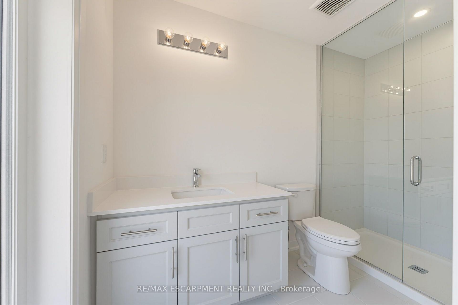 Photo 13 of 10 Clear Valley Lane, Hamilton, Rural Glanbrook — HOMEH