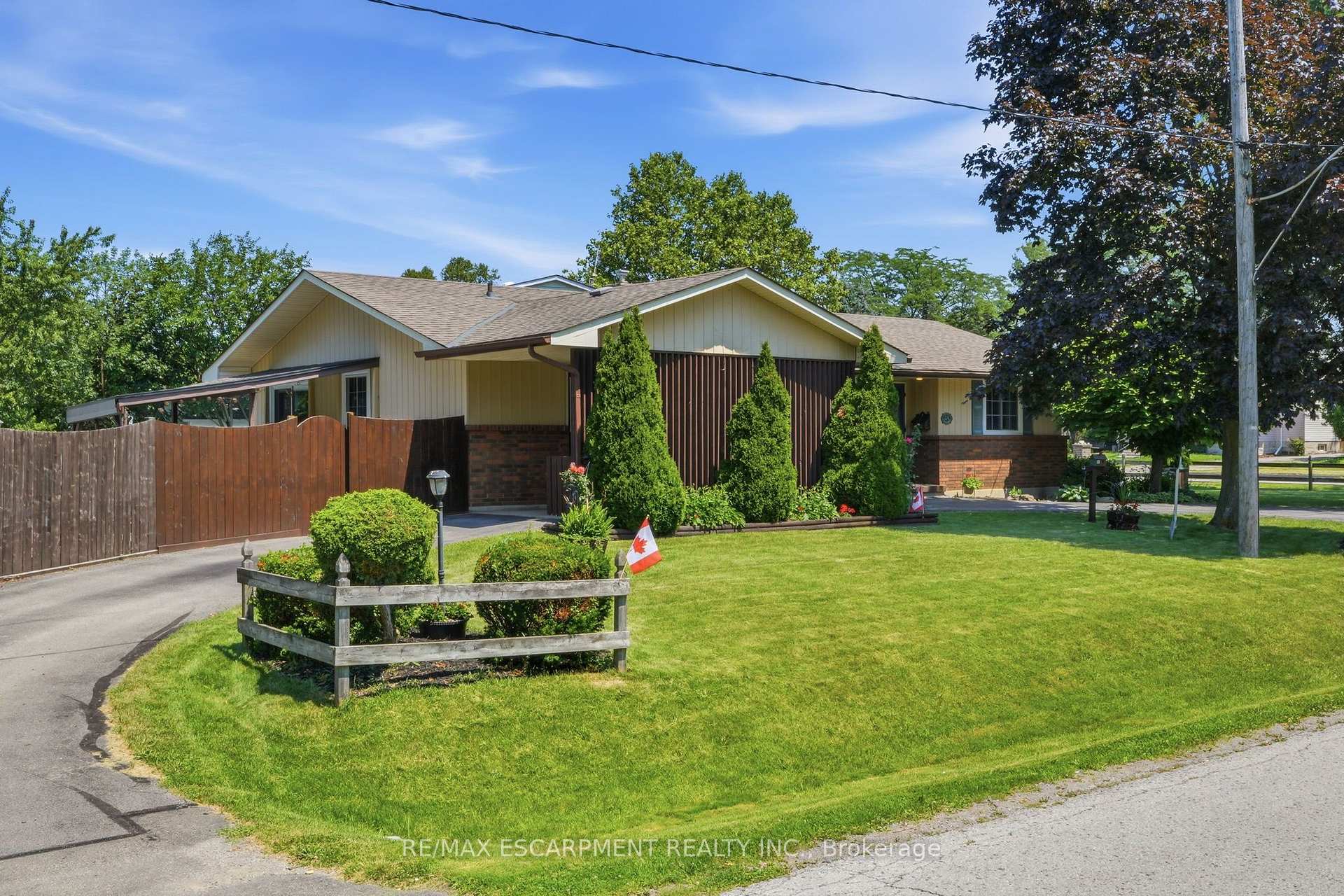 Photo 2 of 2A Valley Road, St. Catharines, Rykert/Vansickle — HOMEH
