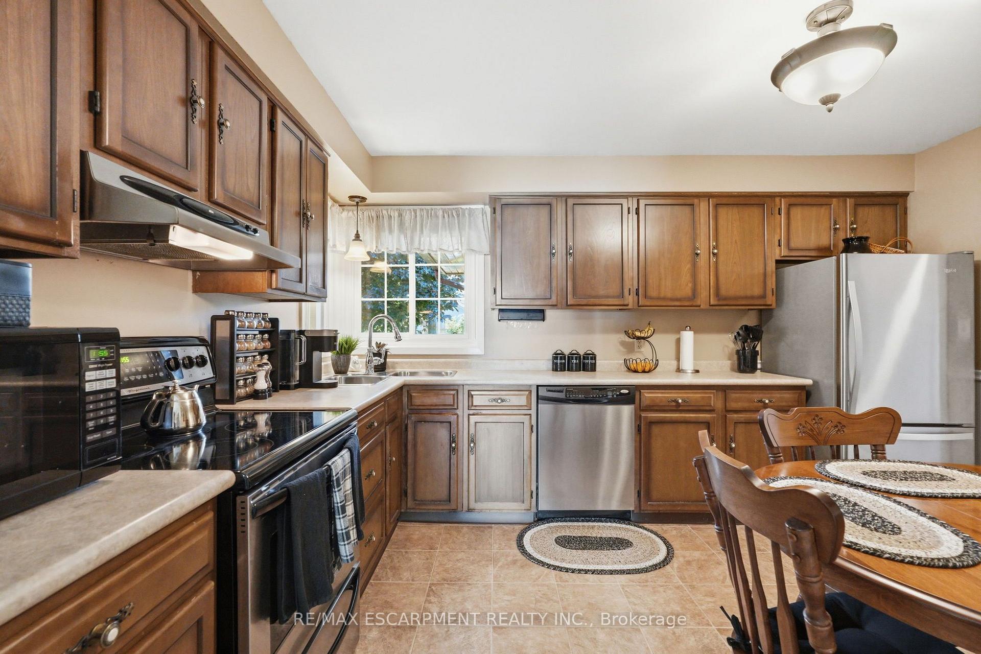 Photo 18 of 2A Valley Road, St. Catharines, Rykert/Vansickle — HOMEH