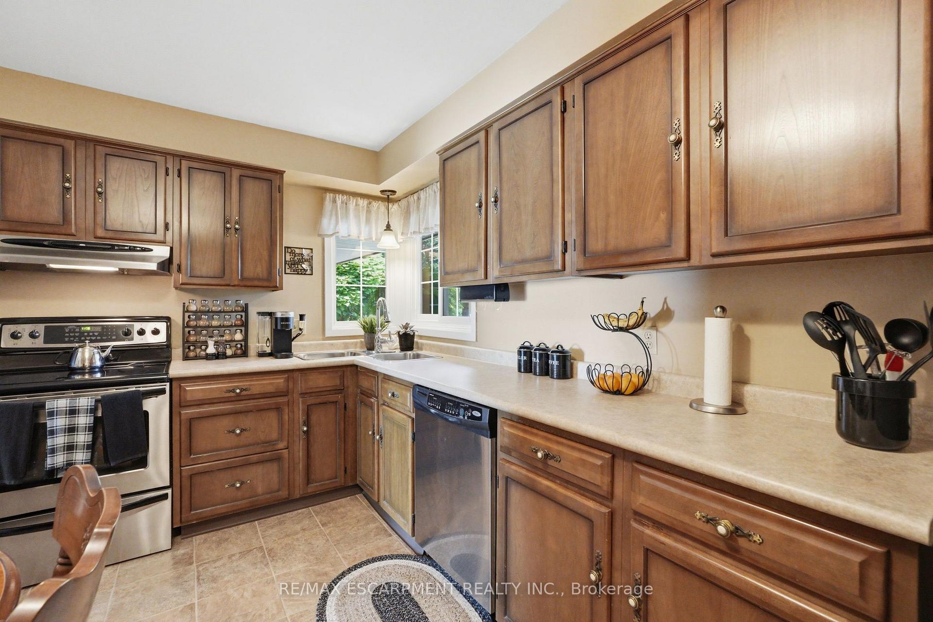 Photo 19 of 2A Valley Road, St. Catharines, Rykert/Vansickle — HOMEH