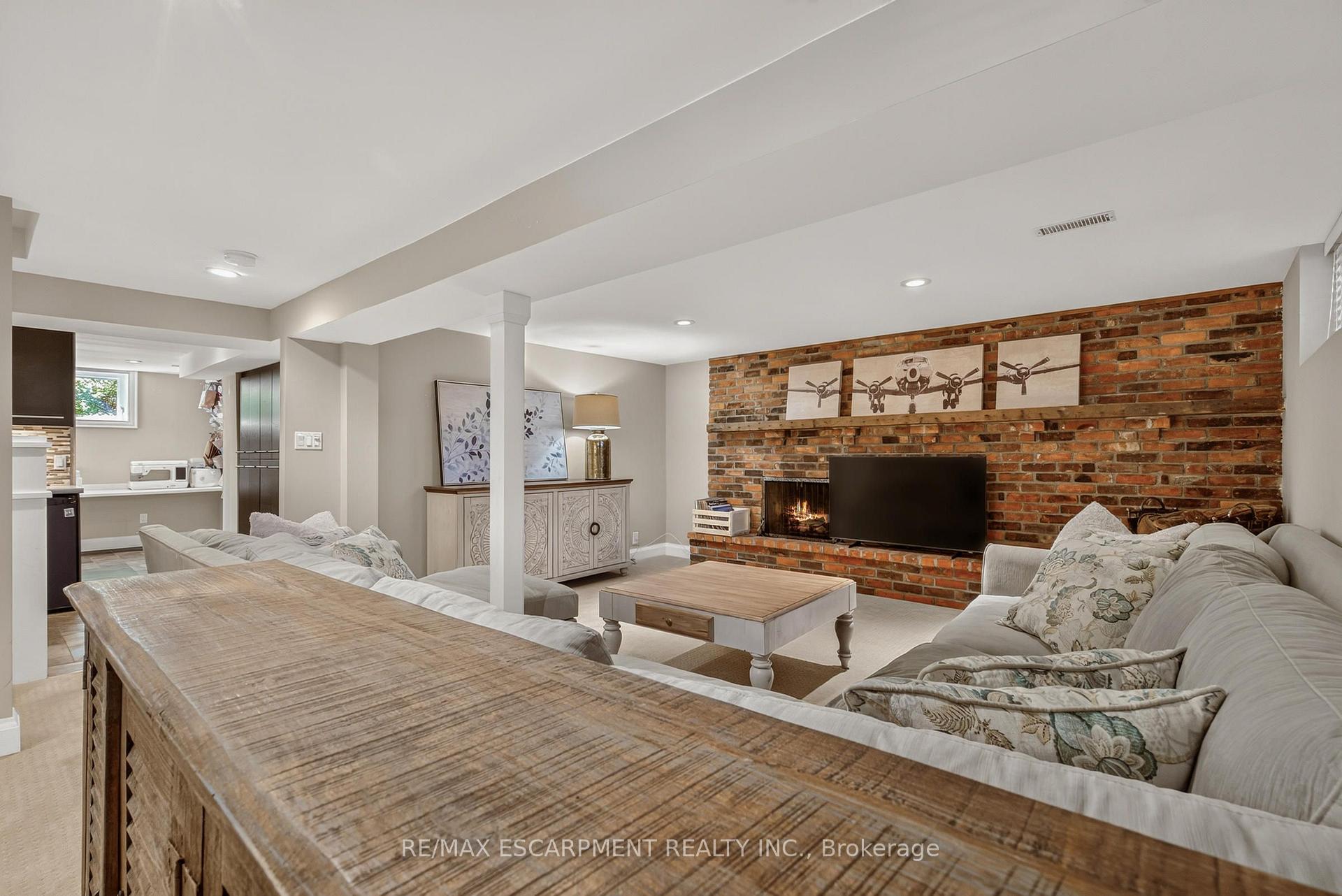 Photo 28 of 302 Harmony Road, Hamilton, Ancaster — HOMEH