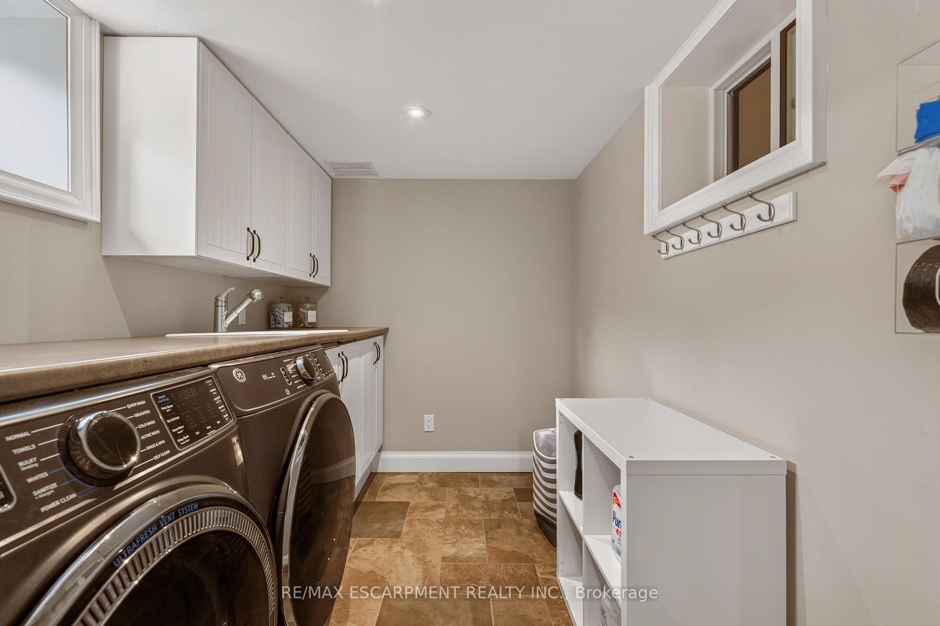 Photo 34 of 302 Harmony Road, Hamilton, Ancaster — HOMEH