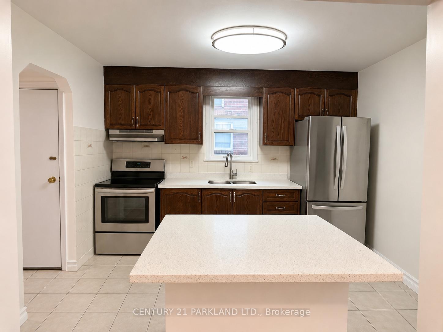 Photo 2 of 462 Midland Avenue, Scarborough, Birchcliffe-Cliffside — HOMEH