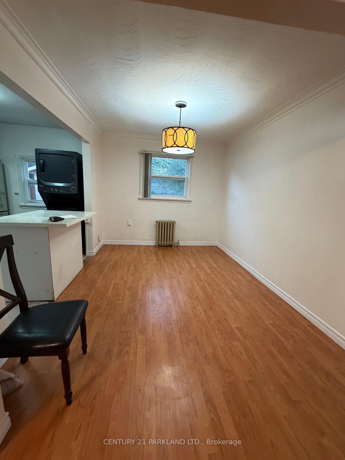 Photo 3 of 462 Midland Avenue, Scarborough, Birchcliffe-Cliffside — HOMEH