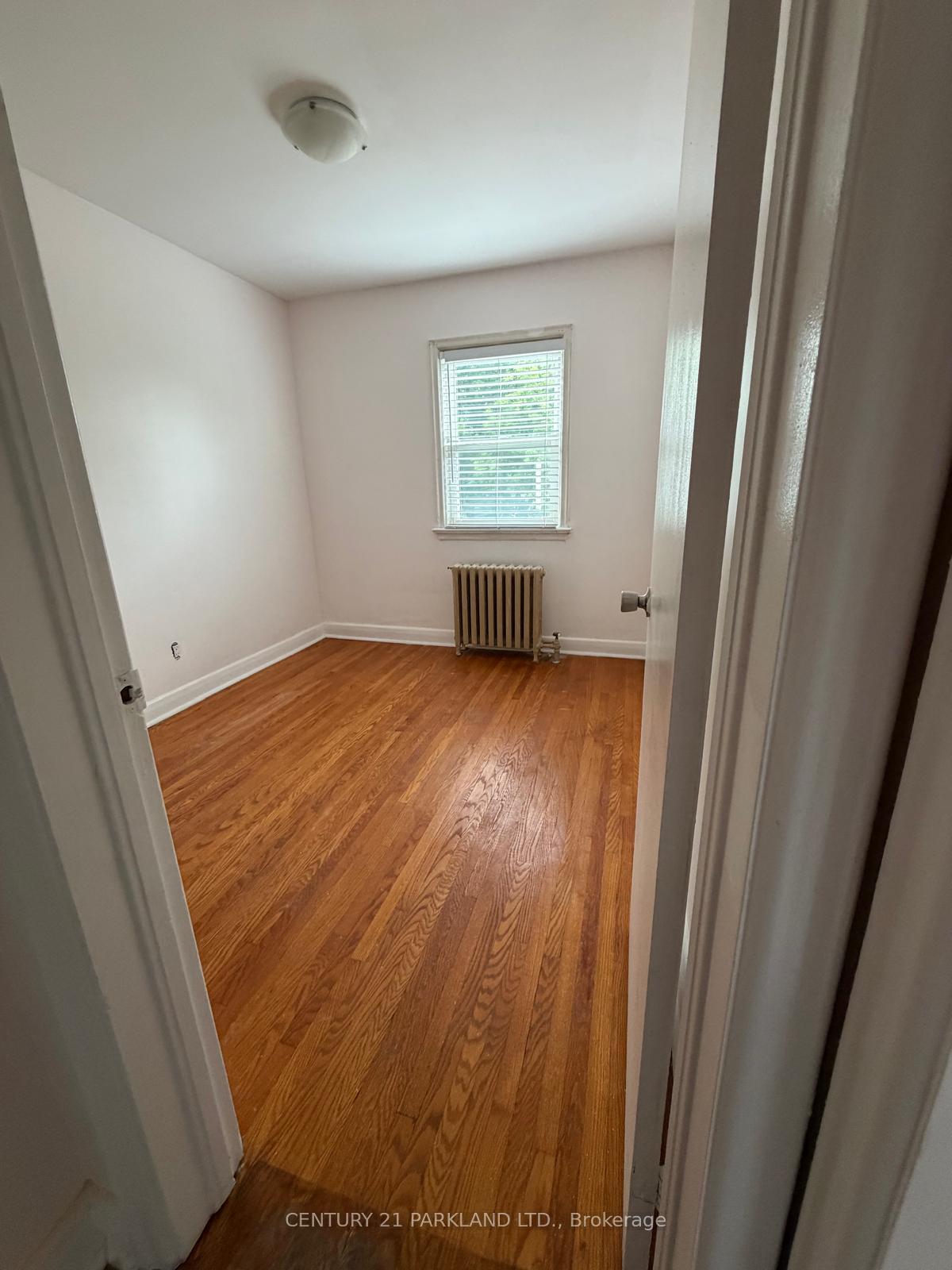 Photo 7 of 462 Midland Avenue, Scarborough, Birchcliffe-Cliffside — HOMEH