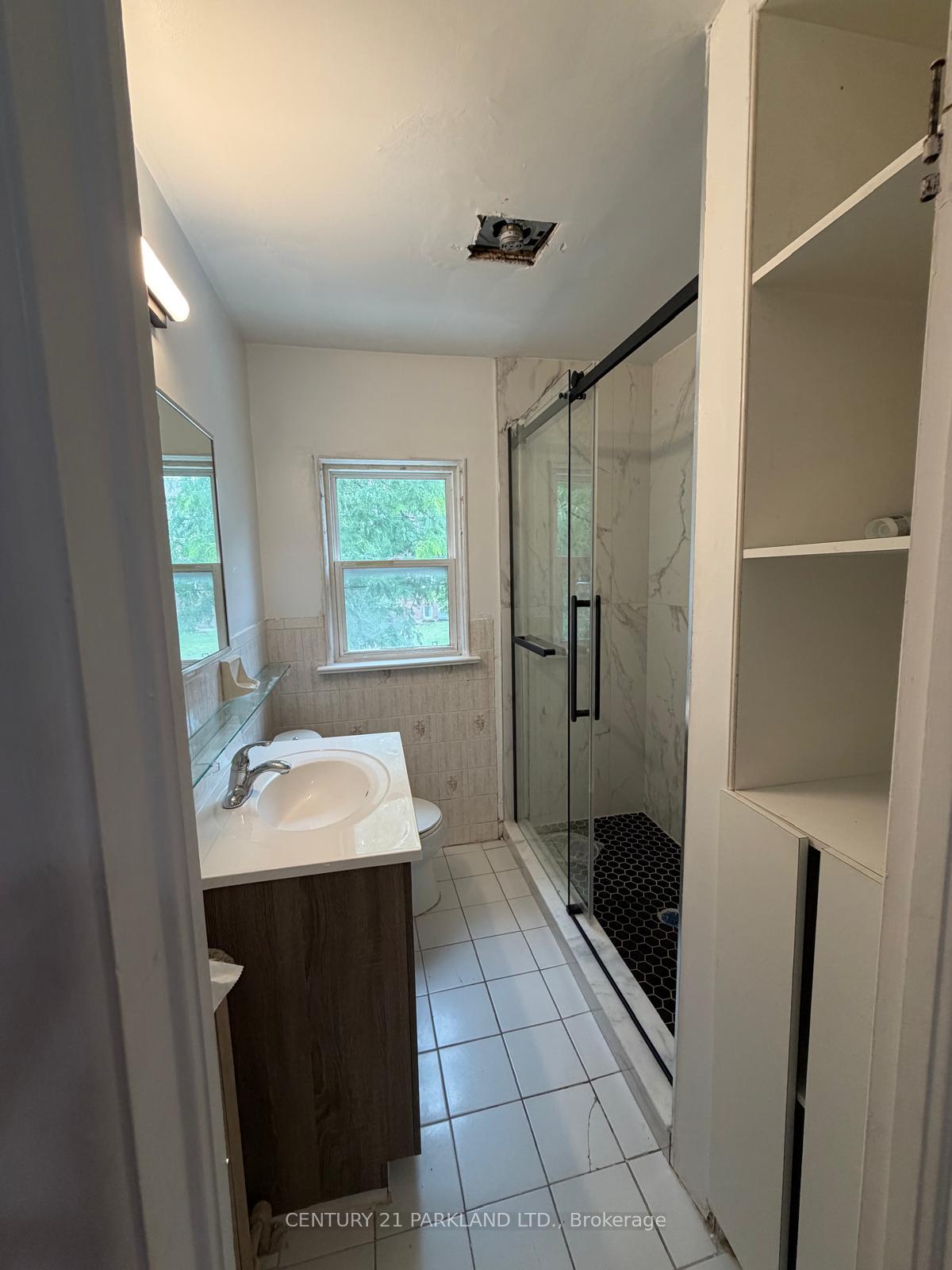 Photo 8 of 462 Midland Avenue, Scarborough, Birchcliffe-Cliffside — HOMEH