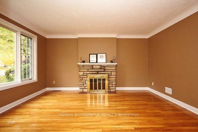 Photo 5 of 209 Knox Crescent, Ottawa, Riverview Park — HOMEH