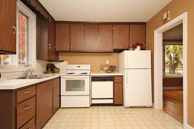 Photo 6 of 209 Knox Crescent, Ottawa, Riverview Park — HOMEH