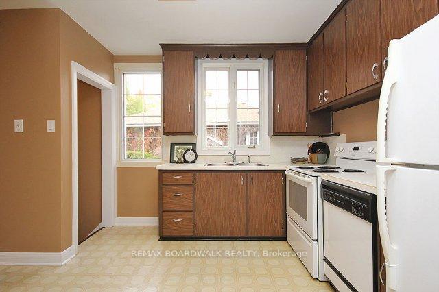 Photo 7 of 209 Knox Crescent, Ottawa, Riverview Park — HOMEH