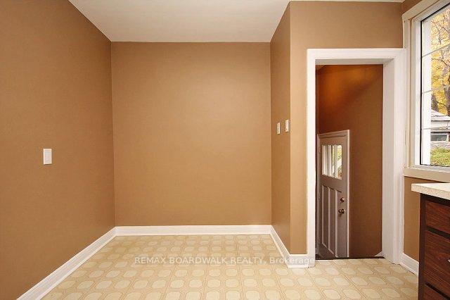 Photo 8 of 209 Knox Crescent, Ottawa, Riverview Park — HOMEH