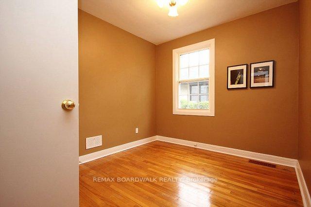 Photo 10 of 209 Knox Crescent, Ottawa, Riverview Park — HOMEH