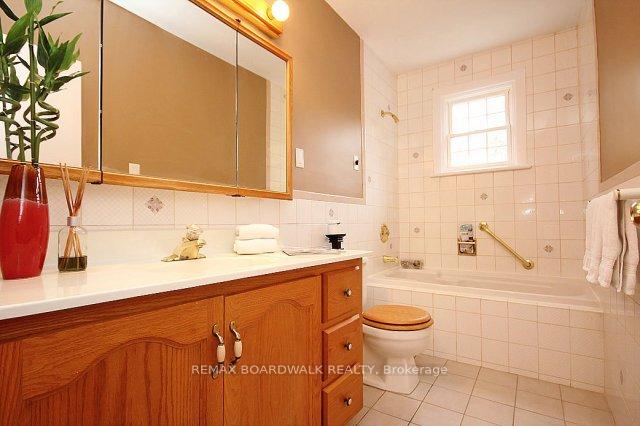 Photo 12 of 209 Knox Crescent, Ottawa, Riverview Park — HOMEH