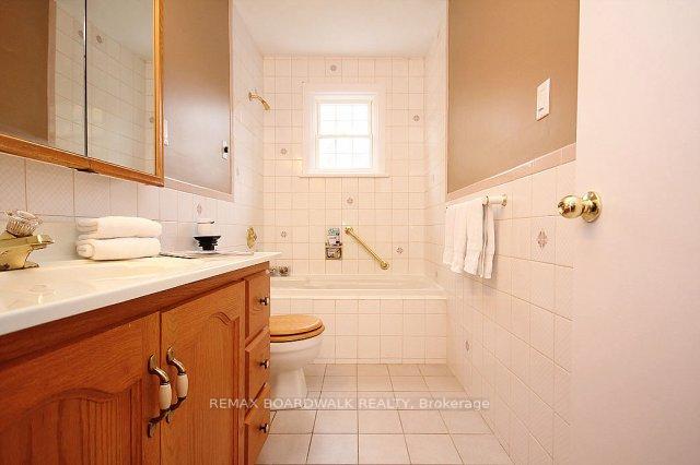 Photo 13 of 209 Knox Crescent, Ottawa, Riverview Park — HOMEH