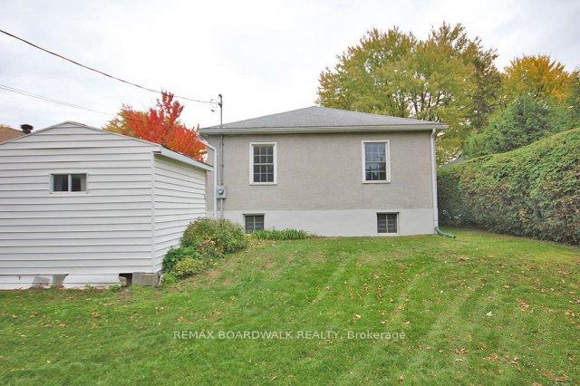 Photo 21 of 209 Knox Crescent, Ottawa, Riverview Park — HOMEH