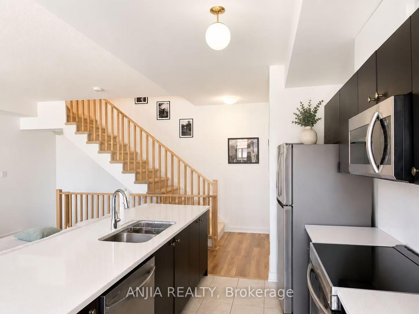 Photo 7 of 31 Red Maple Lane, Barrie, Innis-Shore — HOMEH