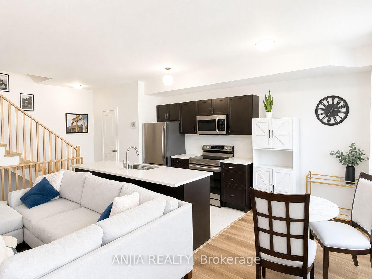 Photo 8 of 31 Red Maple Lane, Barrie, Innis-Shore — HOMEH