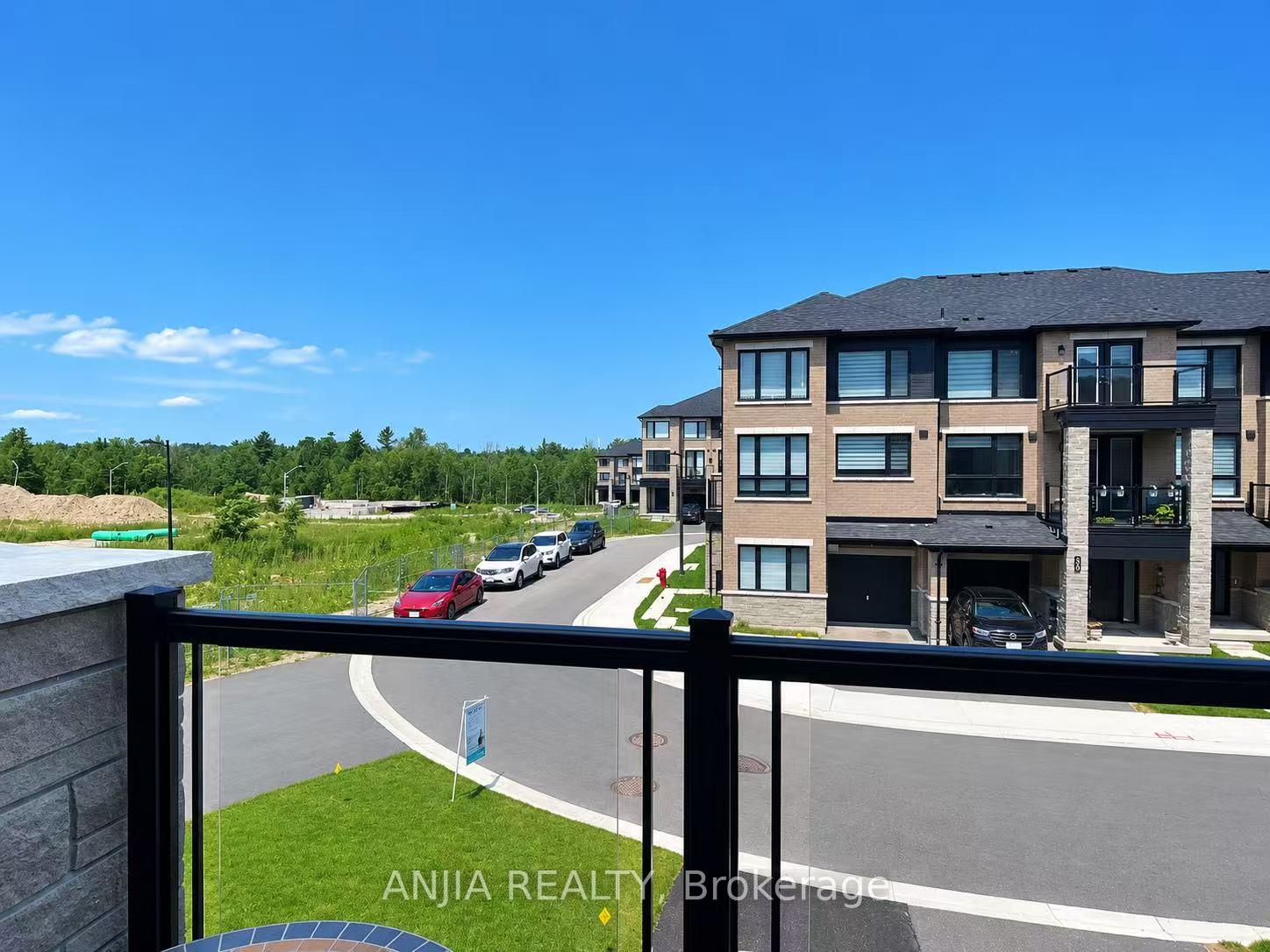 Photo 15 of 31 Red Maple Lane, Barrie, Innis-Shore — HOMEH