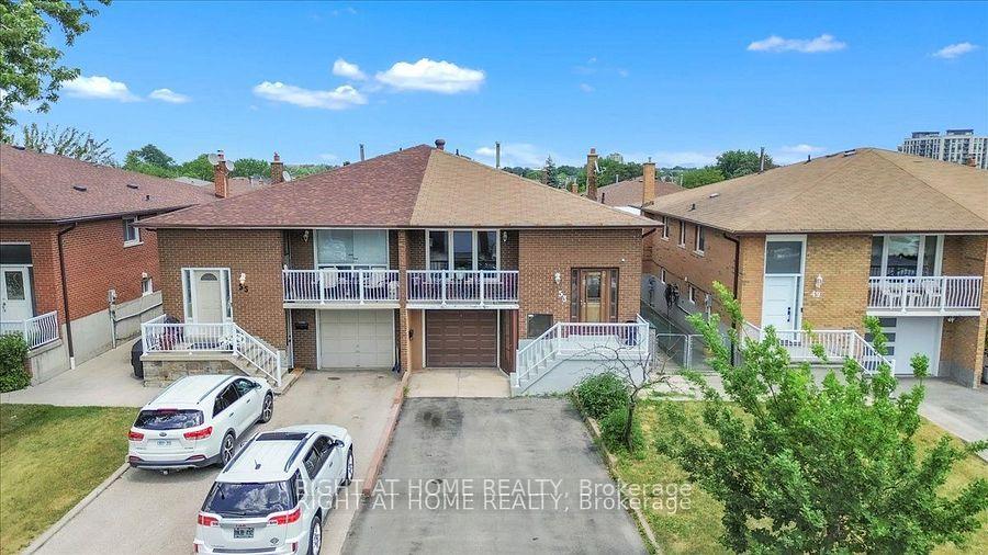 Photo 3 of 53 Agincourt Road, Vaughan, West Woodbridge — HOMEH