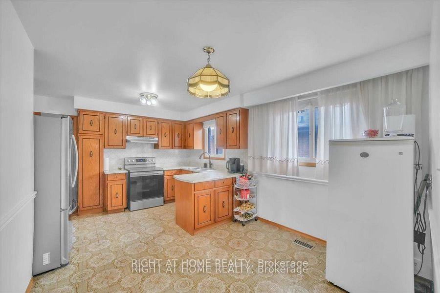 Photo 7 of 53 Agincourt Road, Vaughan, West Woodbridge — HOMEH