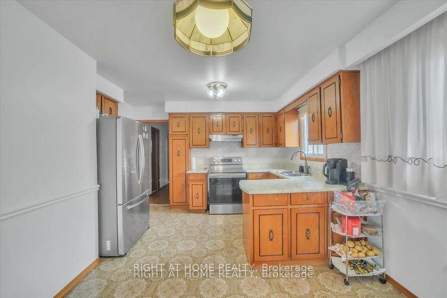 Photo 8 of 53 Agincourt Road, Vaughan, West Woodbridge — HOMEH