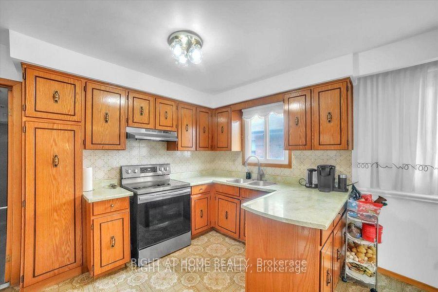 Photo 9 of 53 Agincourt Road, Vaughan, West Woodbridge — HOMEH