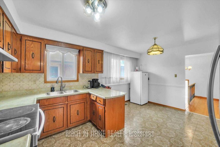 Photo 10 of 53 Agincourt Road, Vaughan, West Woodbridge — HOMEH
