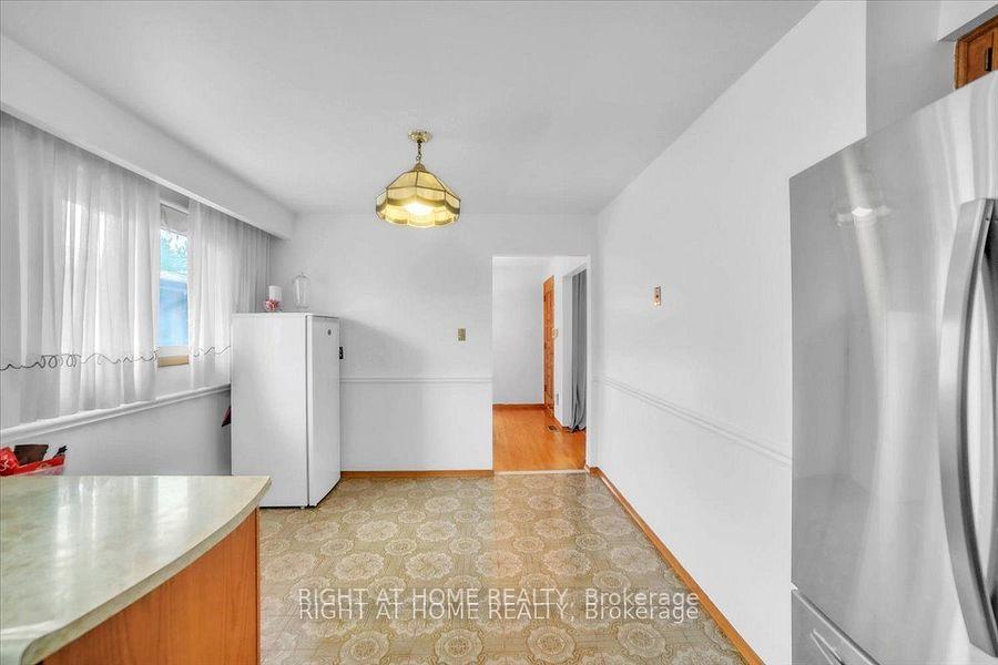 Photo 11 of 53 Agincourt Road, Vaughan, West Woodbridge — HOMEH