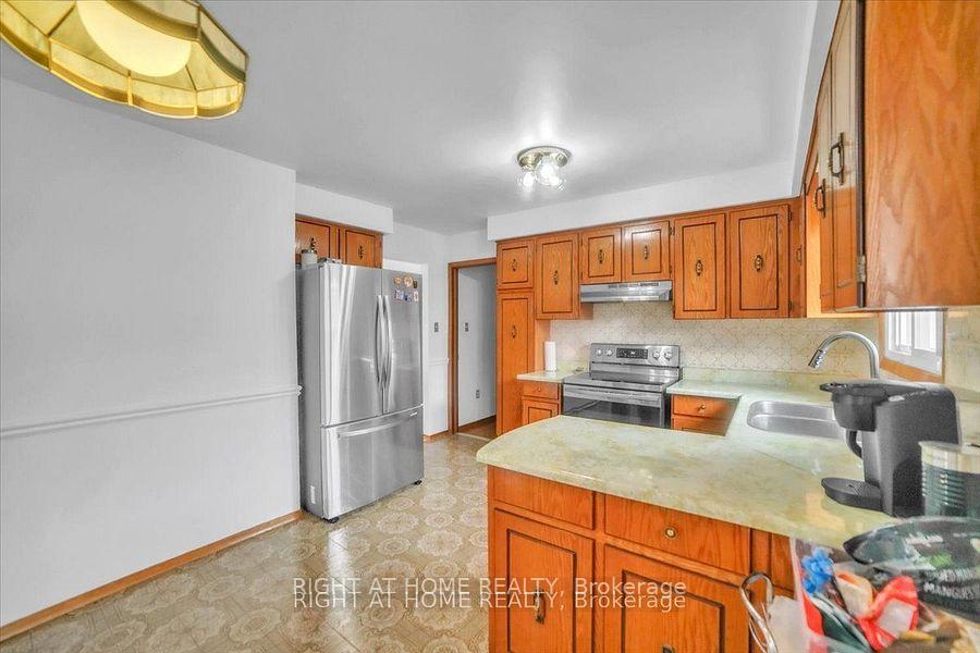 Photo 12 of 53 Agincourt Road, Vaughan, West Woodbridge — HOMEH