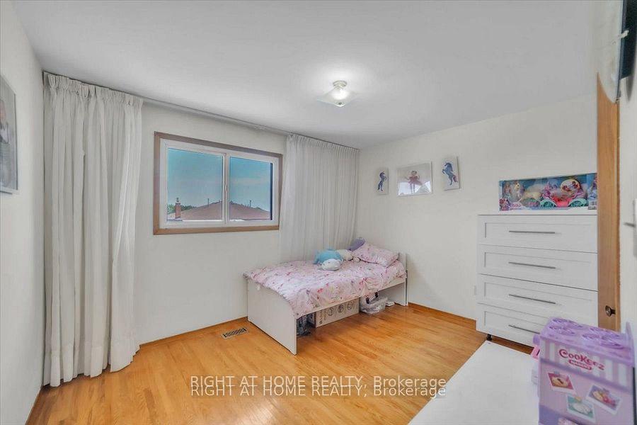 Photo 15 of 53 Agincourt Road, Vaughan, West Woodbridge — HOMEH