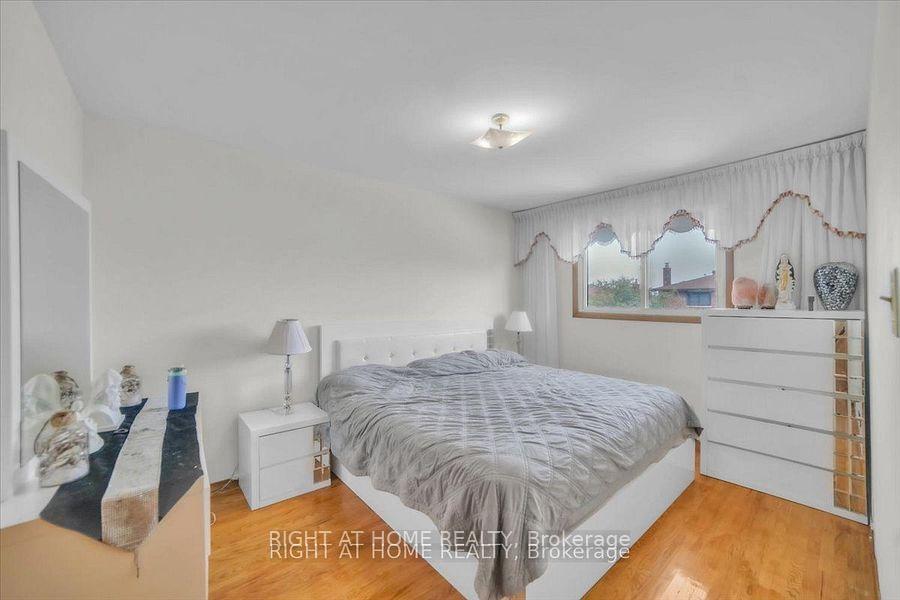 Photo 17 of 53 Agincourt Road, Vaughan, West Woodbridge — HOMEH