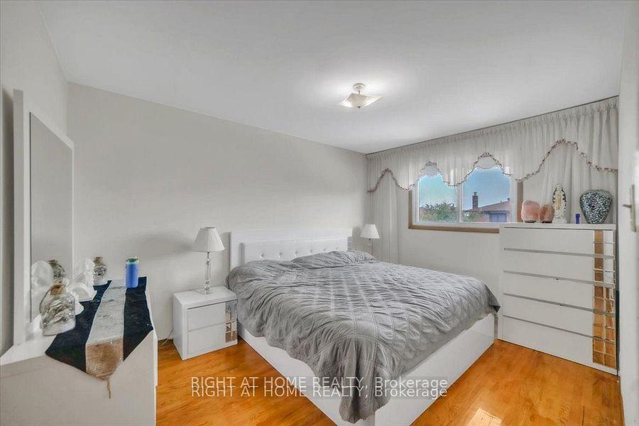Photo 18 of 53 Agincourt Road, Vaughan, West Woodbridge — HOMEH