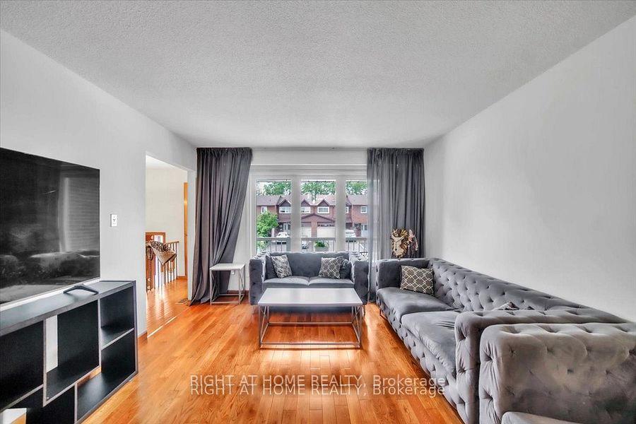 Photo 23 of 53 Agincourt Road, Vaughan, West Woodbridge — HOMEH