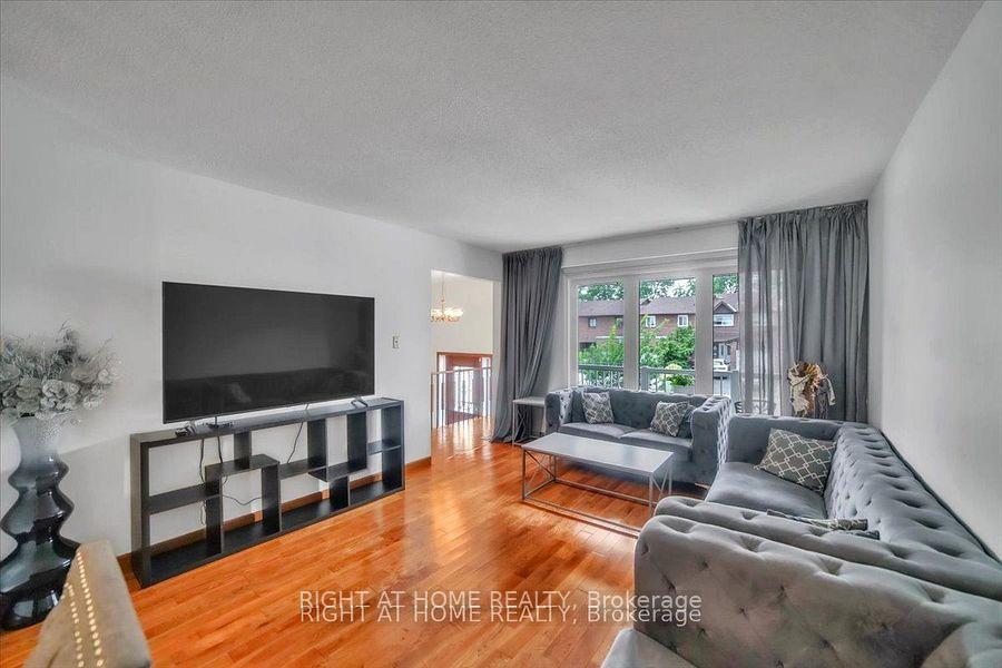 Photo 24 of 53 Agincourt Road, Vaughan, West Woodbridge — HOMEH