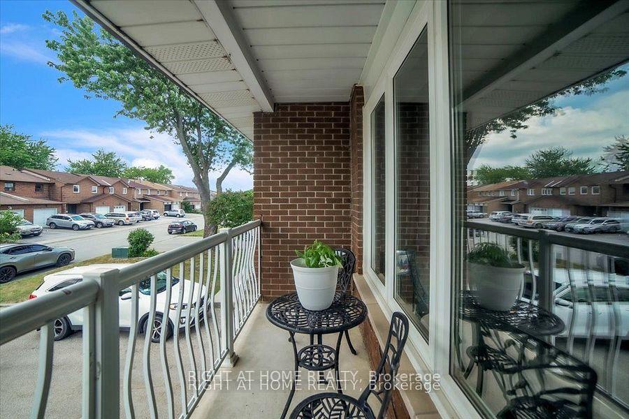 Photo 25 of 53 Agincourt Road, Vaughan, West Woodbridge — HOMEH