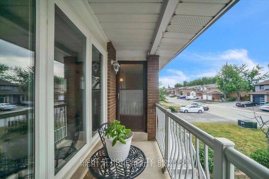 Photo 26 of 53 Agincourt Road, Vaughan, West Woodbridge — HOMEH