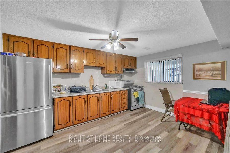 Photo 28 of 53 Agincourt Road, Vaughan, West Woodbridge — HOMEH