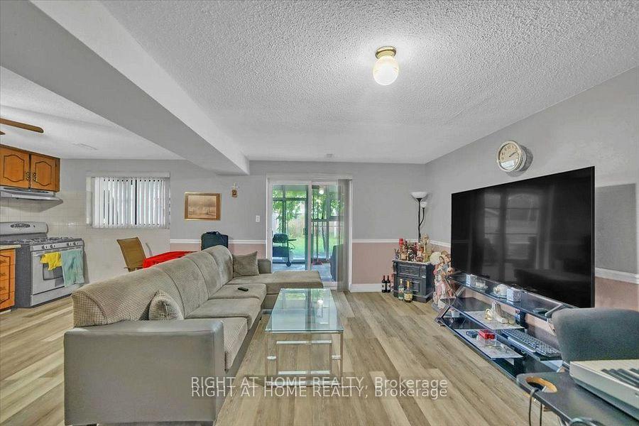 Photo 30 of 53 Agincourt Road, Vaughan, West Woodbridge — HOMEH