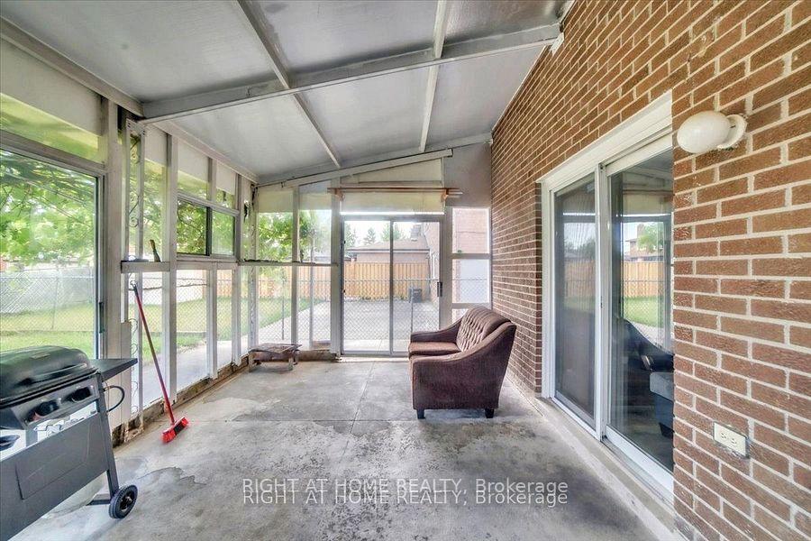 Photo 32 of 53 Agincourt Road, Vaughan, West Woodbridge — HOMEH