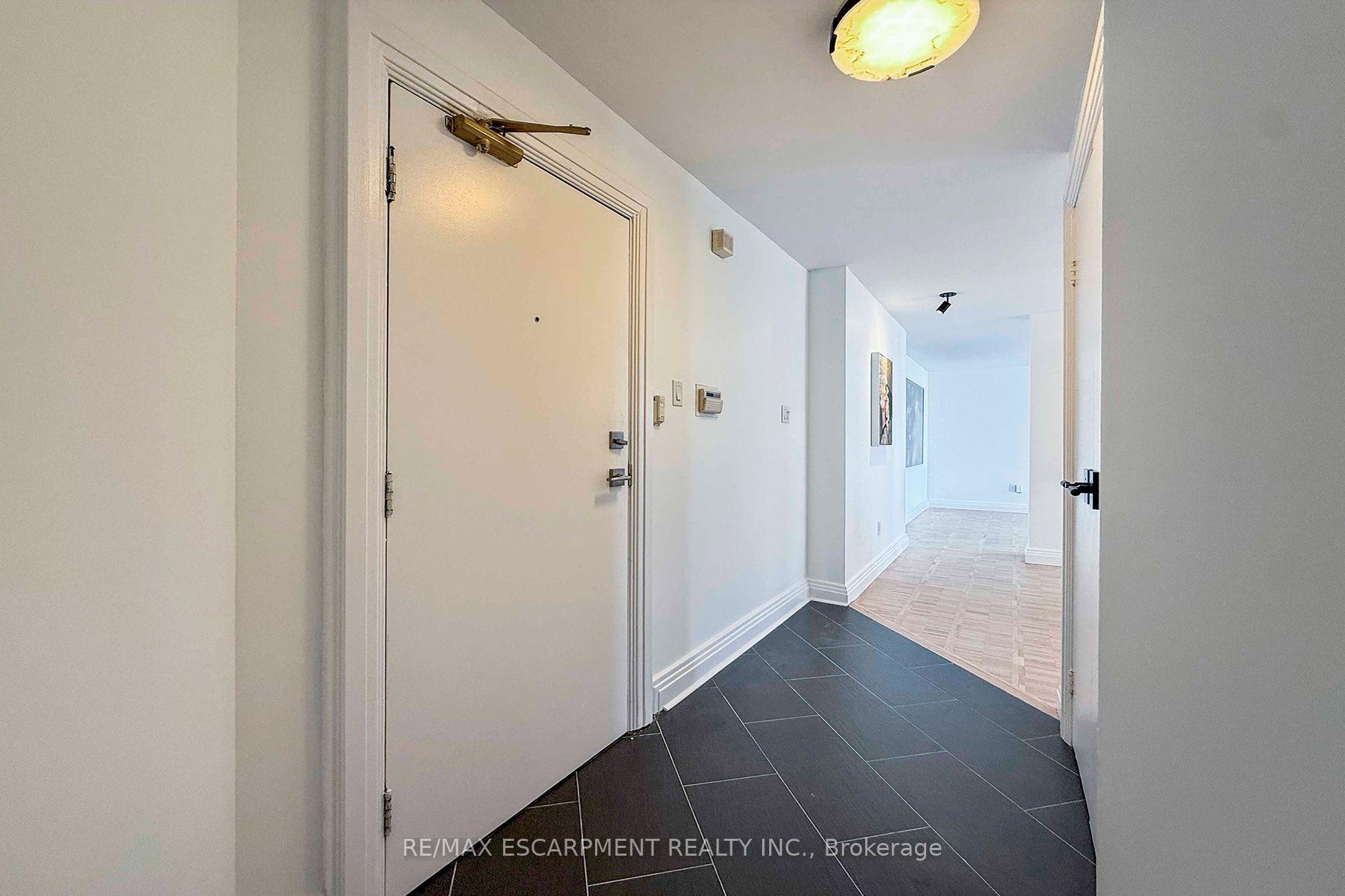 Photo 2 of Unit 2804, 3650 Kaneff Crescent, Mississauga, Mississauga Valleys — HOMEH